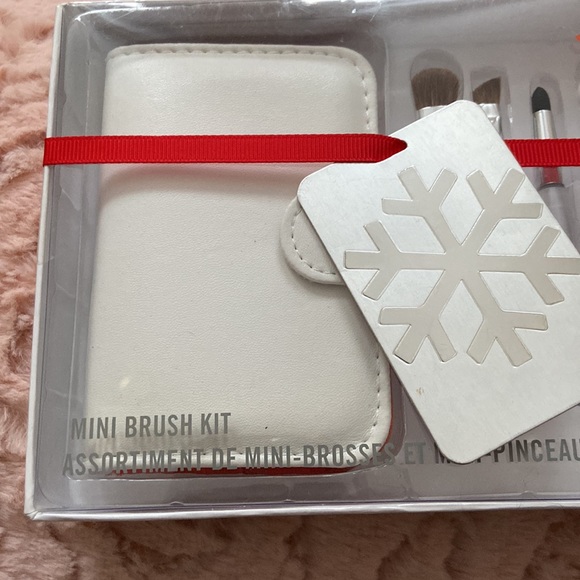 🆕 Joe Fresh five piece mini brush set. - Picture 2 of 4